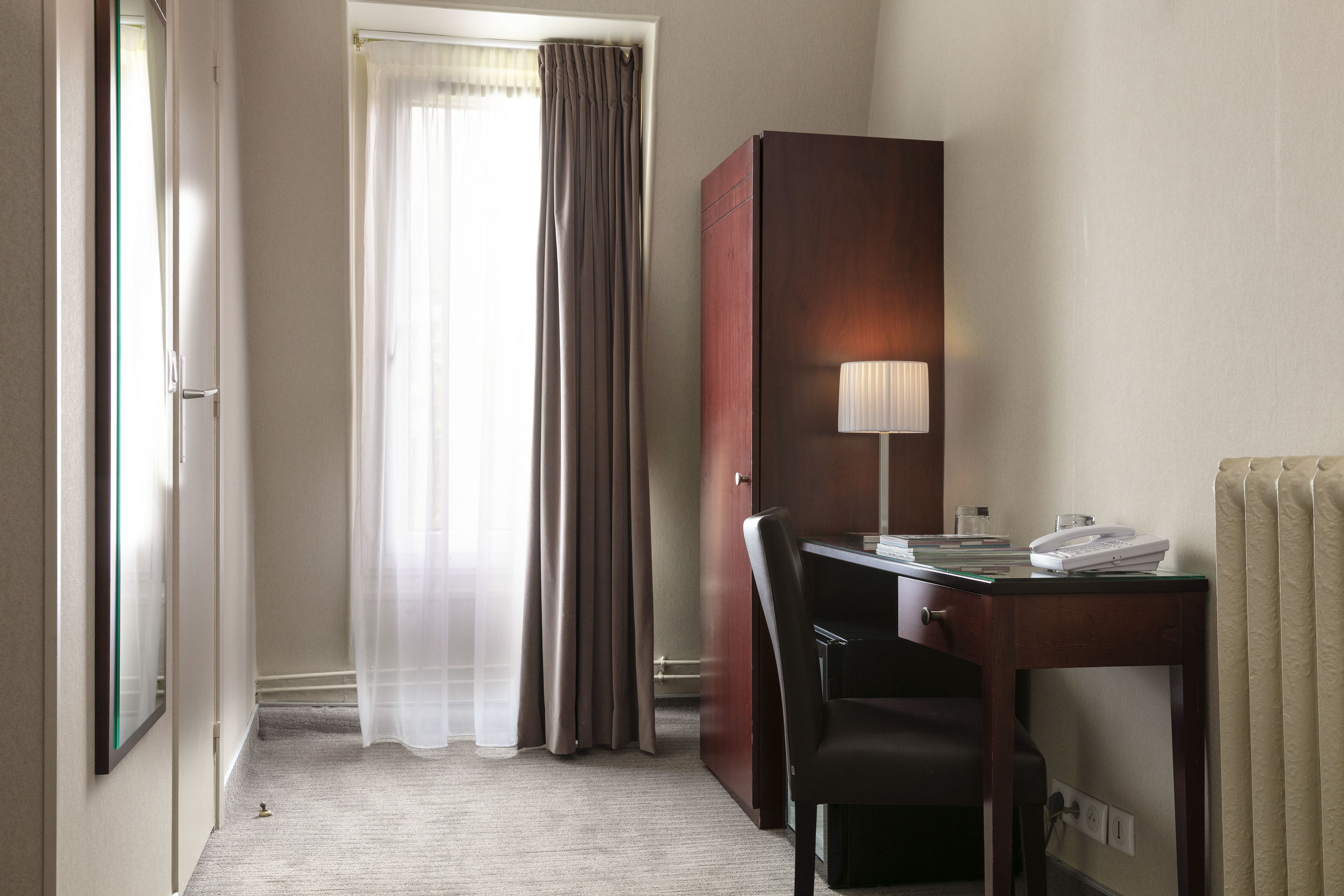 standard double room, 1 double bed | premium bedding, minibar, in-room safe, desk