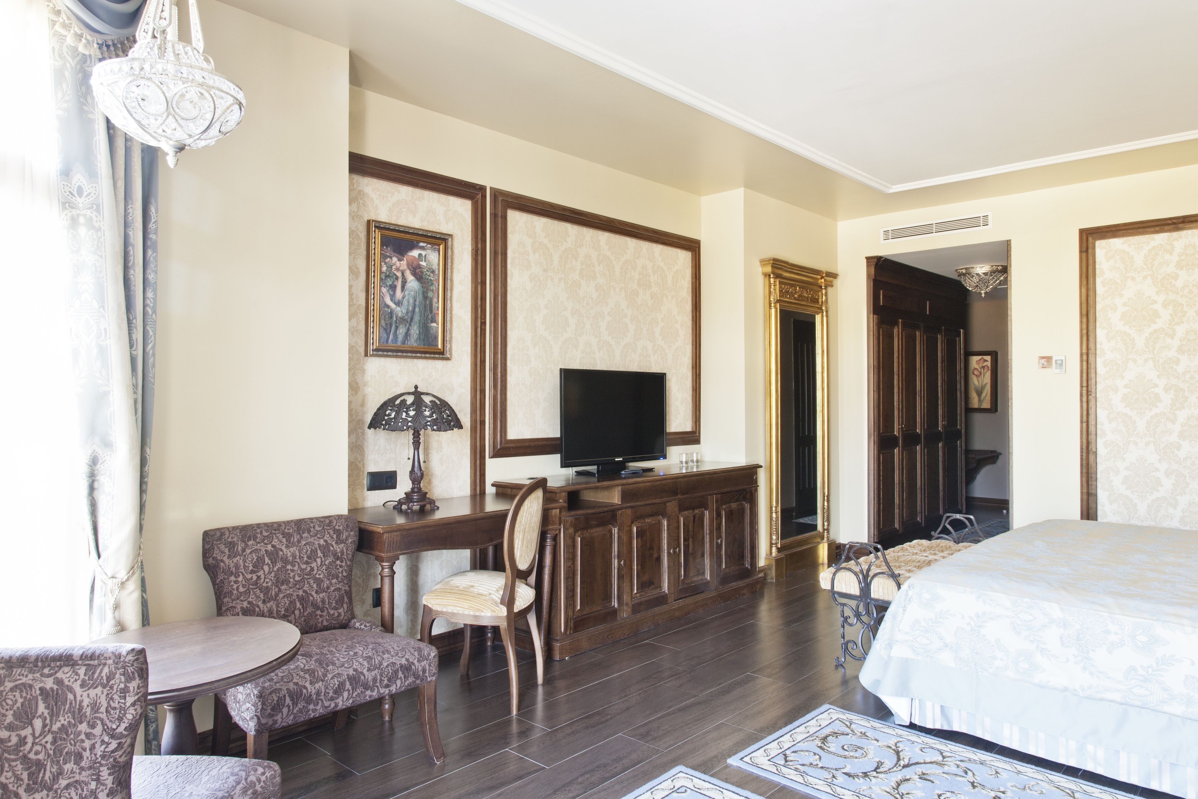 minibar, in-room safe, desk, laptop workspace