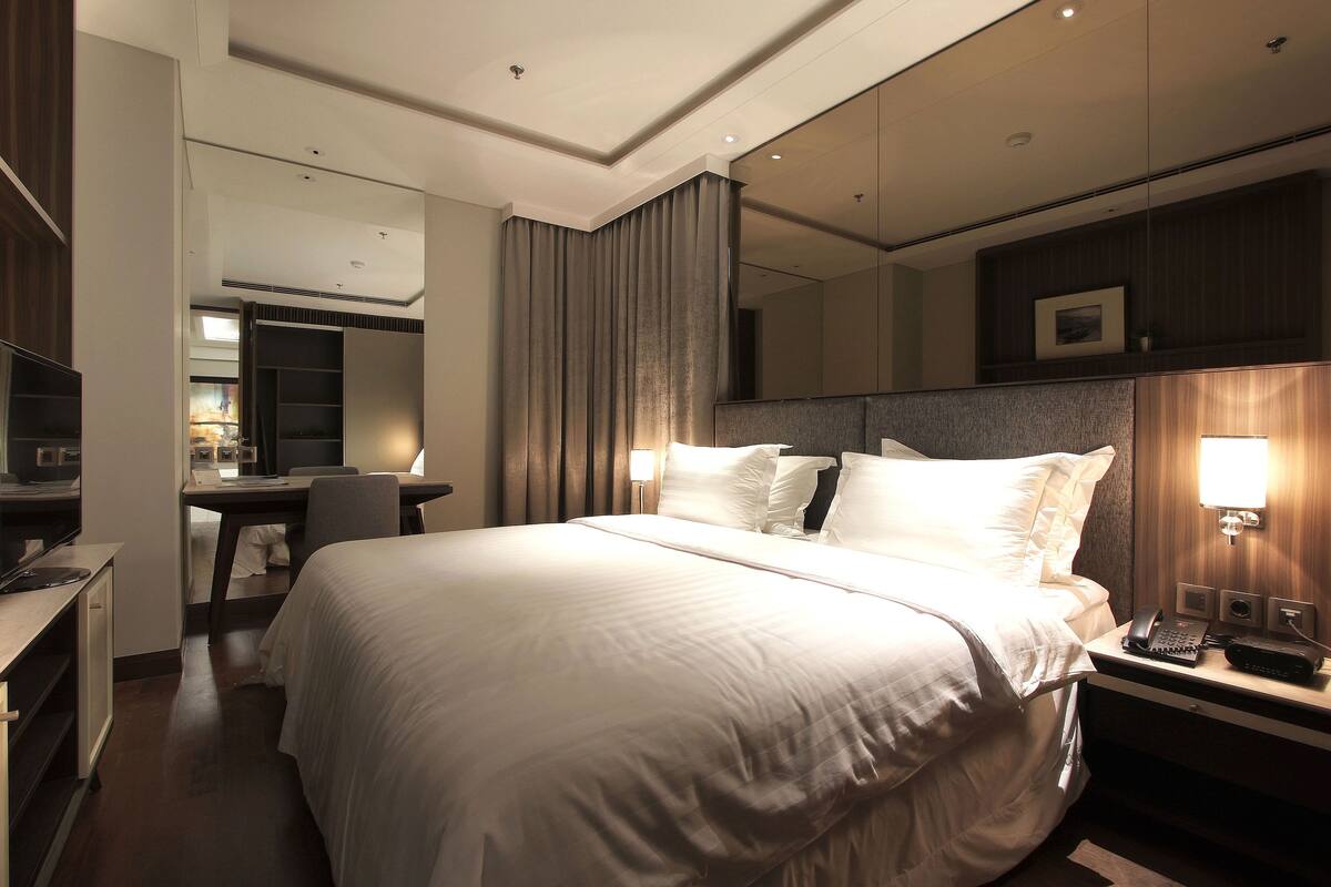 In-room safe, desk, laptop workspace, soundproofing
