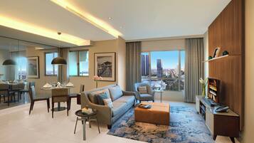 Executive-huoneisto, 2 makuuhuonetta | Oleskelualue | 32–tuumainen LED-televisio, jossa kaapelikanavat