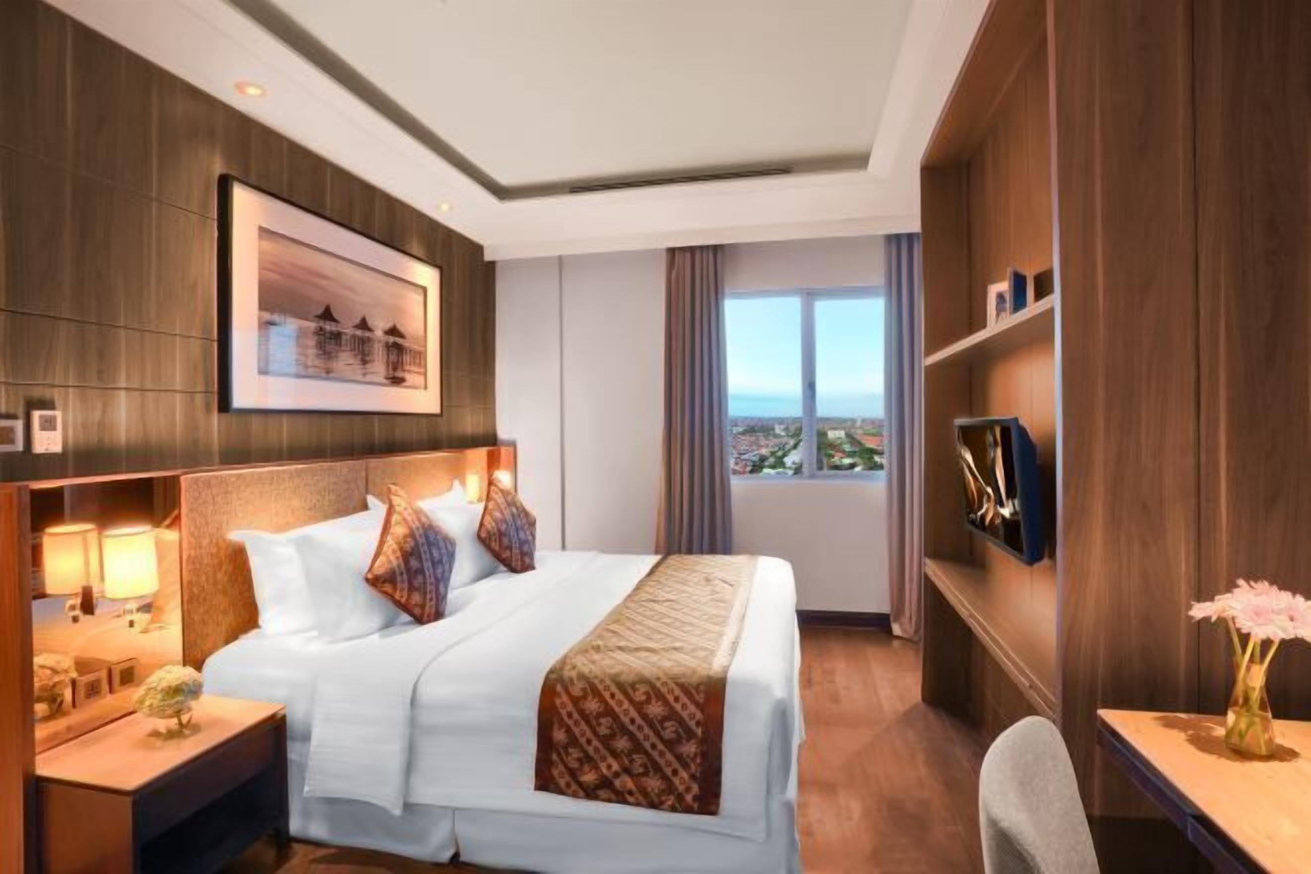 In-room safe, desk, laptop workspace, soundproofing