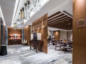 3 restaurants; breakfast, lunch, and dinner served - Pullman Taiyuan (Taiyuan)