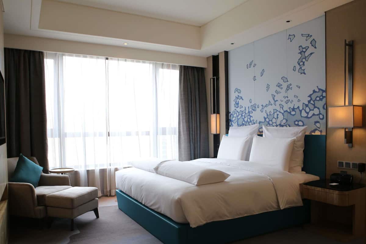 Deluxe-Suite, 1 King-Bett, Zutritt zur Club Lounge | 1 Schlafzimmer, hochwertige Bettwaren, Daunenbettdecken, Minibar