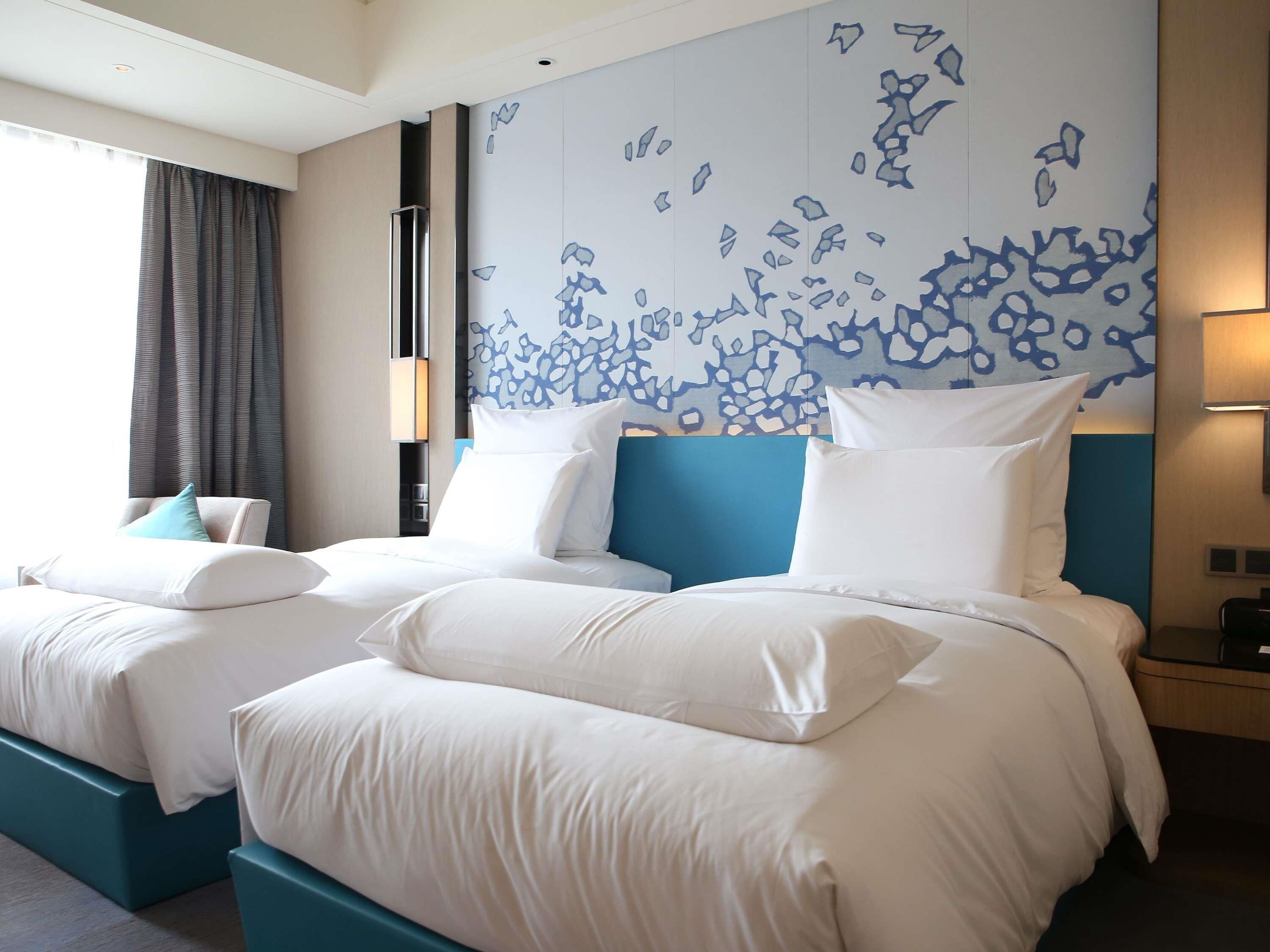 Rom – deluxe, 2 enkeltsenger | Sengetøy av topp kvalitet, dundyner, minibar og safe på rommet