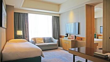 Premium bedding, down duvets, minibar, in-room safe