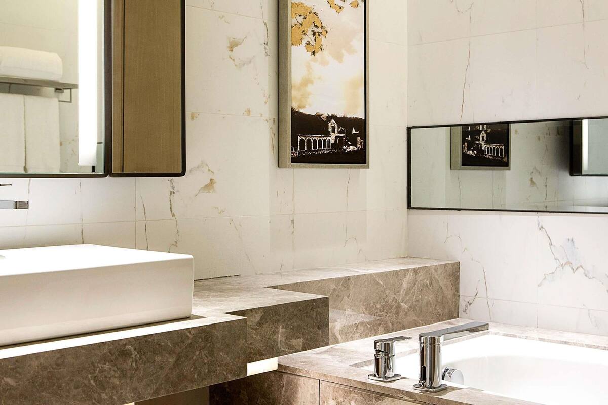 1 bedroom, premium bedding, down comforters, minibar