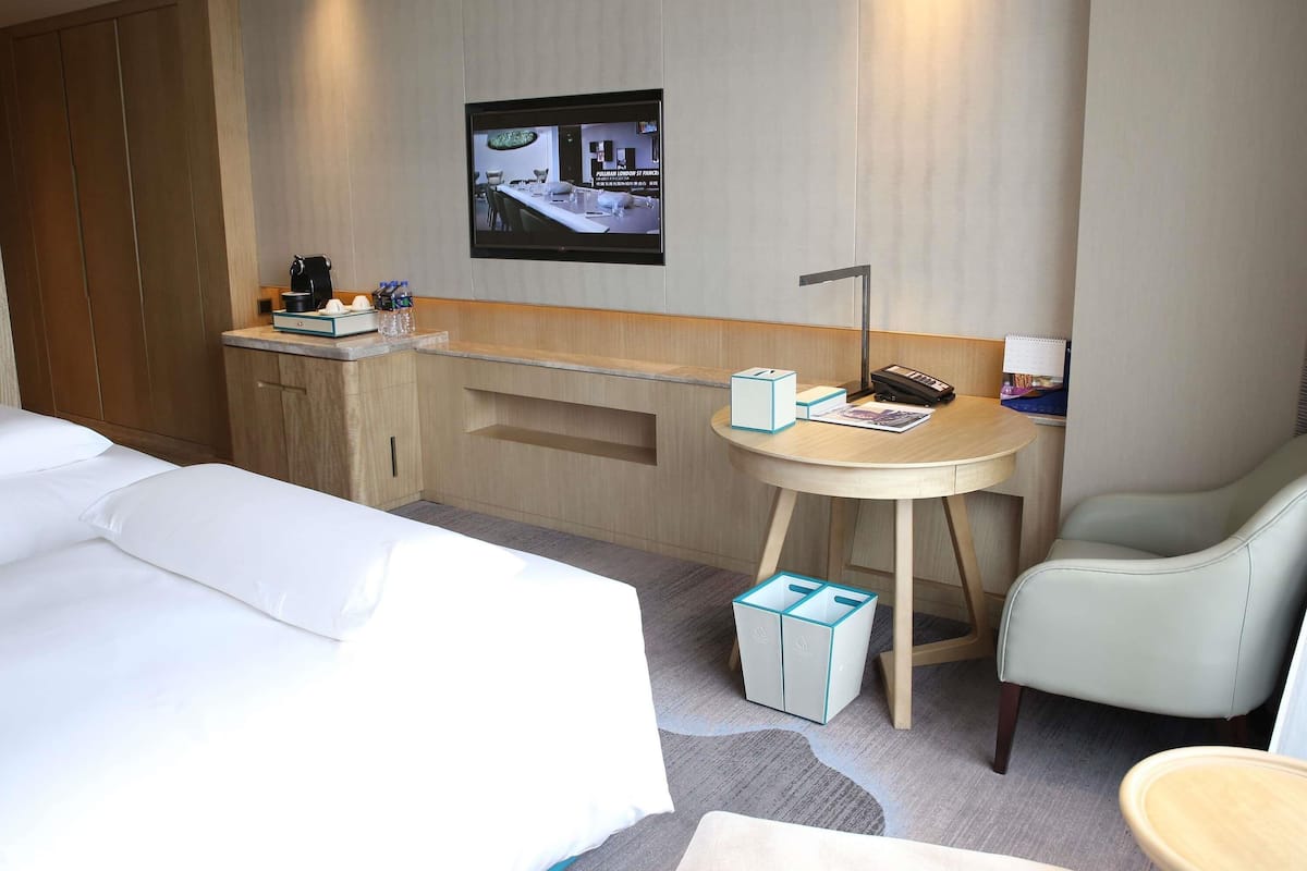 1 bedroom, premium bedding, down comforters, minibar