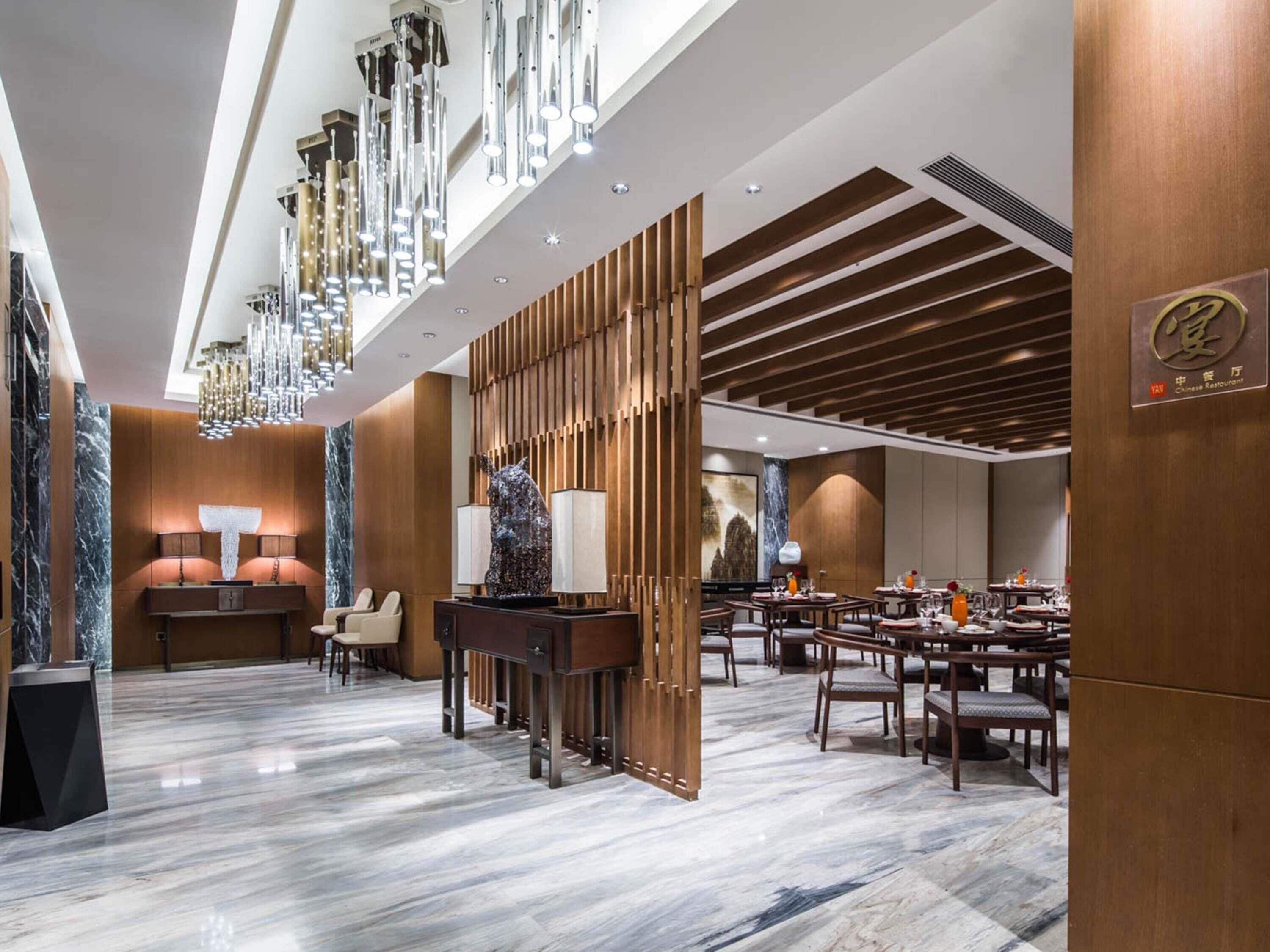 3 restaurants, spécialités Cuisine internationale