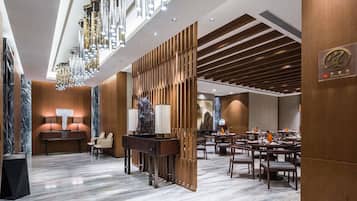 3 restaurants, spécialités Cuisine internationale