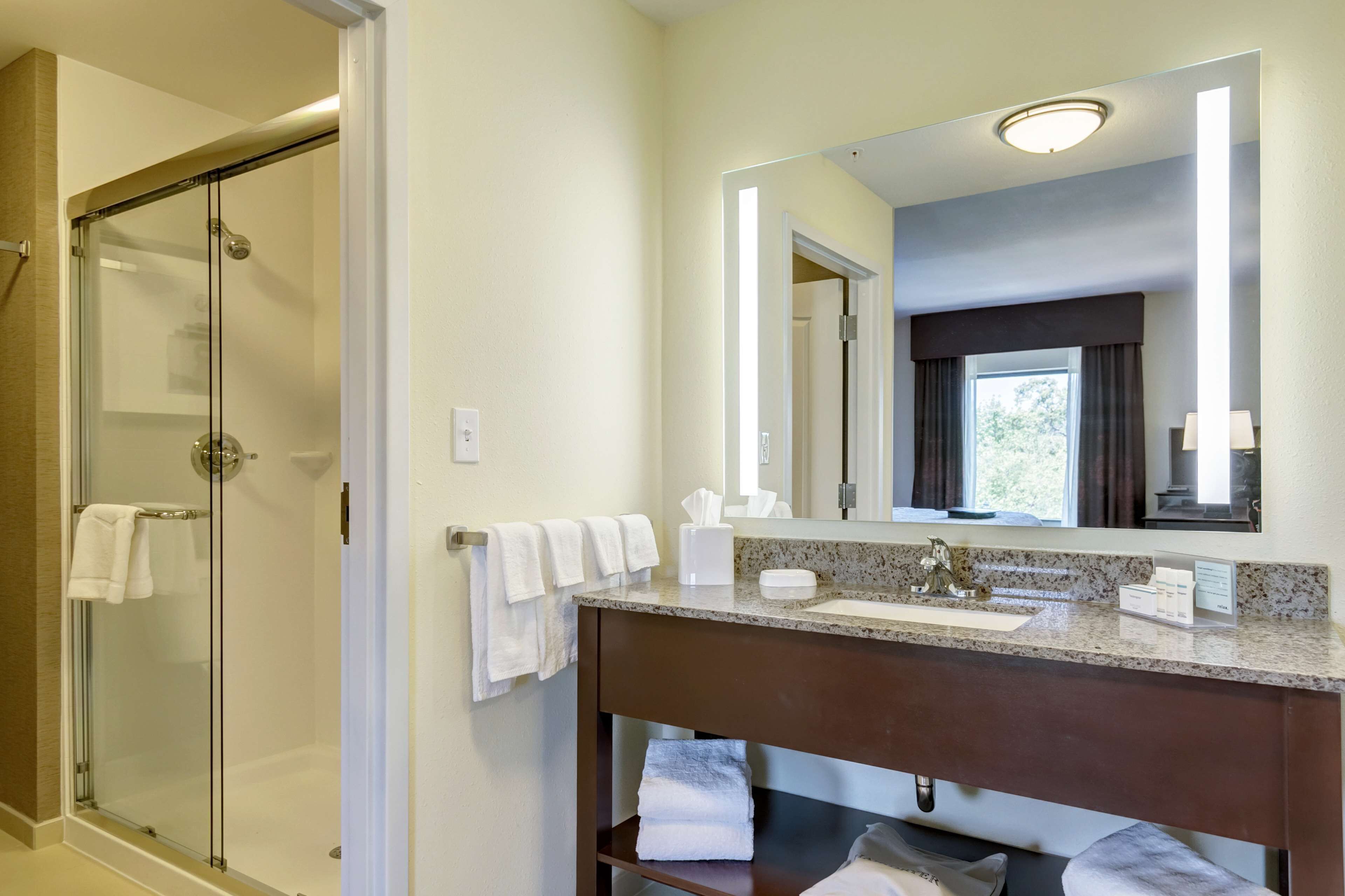 studio, 1 king bed, non smoking, kitchenette | bathroom | free toiletries, hair dryer, towels