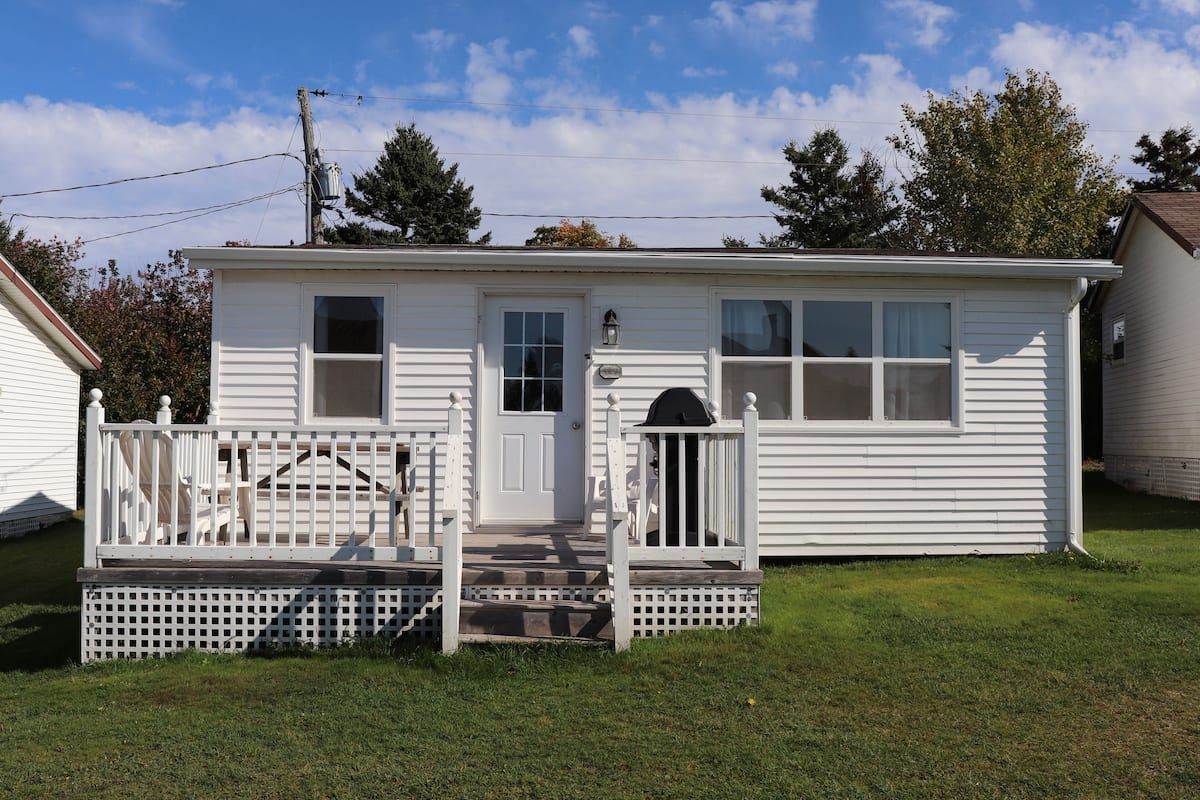 Standard Cottage, 3 Bedrooms | 1 bedroom, iron/ironing board, free WiFi, bed sheets