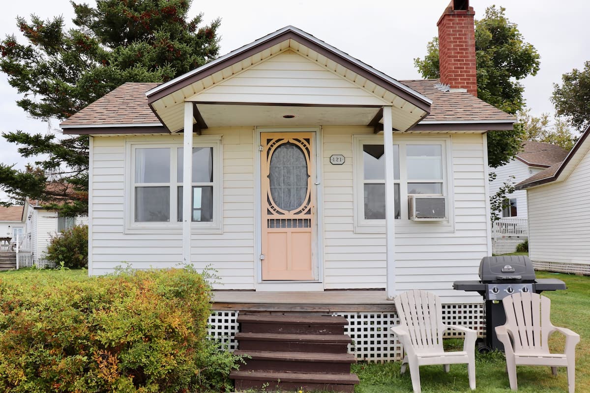 Economy Cottage, 3 Bedrooms | 1 bedroom, iron/ironing board, free WiFi, bed sheets