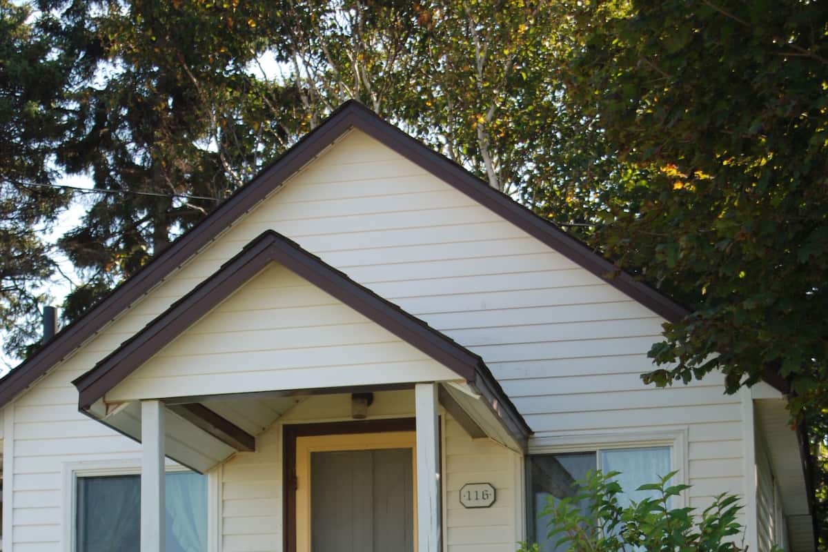 Economy Cabin, 1 Queen Bed | 1 bedroom, iron/ironing board, free WiFi, bed sheets