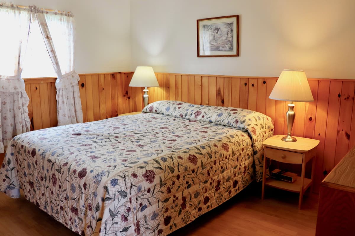 Economy Cottage, 1 Bedroom | 1 bedroom, iron/ironing board, free WiFi, bed sheets