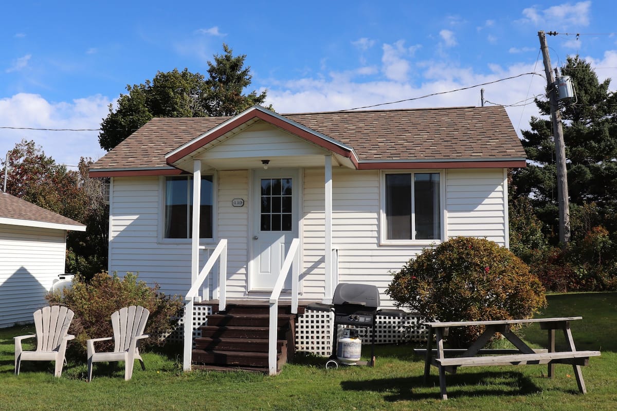 Family Cottage, 2 Bedrooms | 1 bedroom, iron/ironing board, free WiFi, bed sheets