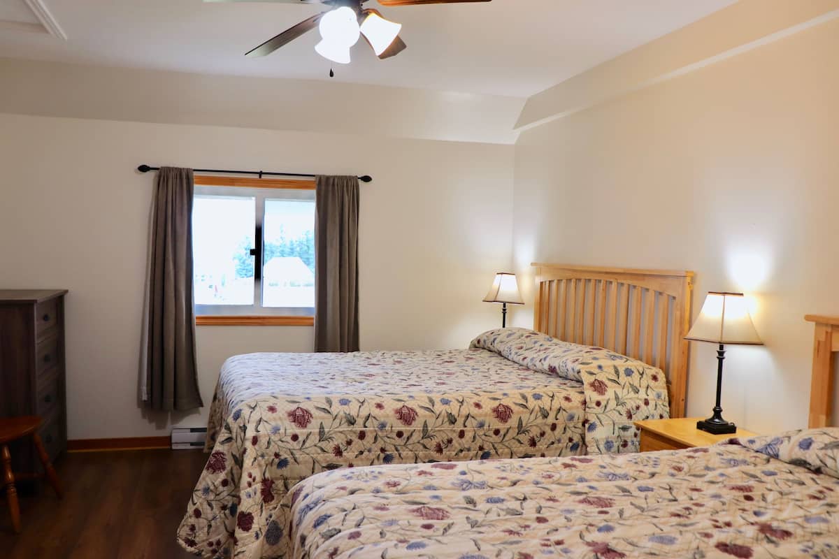Executive Cottage | 1 bedroom, iron/ironing board, free WiFi, bed sheets
