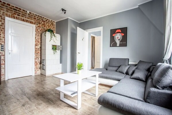 Triple Room (301 Third Floor, Street View) | Living area