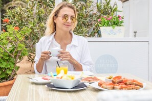 Daily cooked-to-order breakfast for a fee - Apartamentos Andreas (Ses Salines)