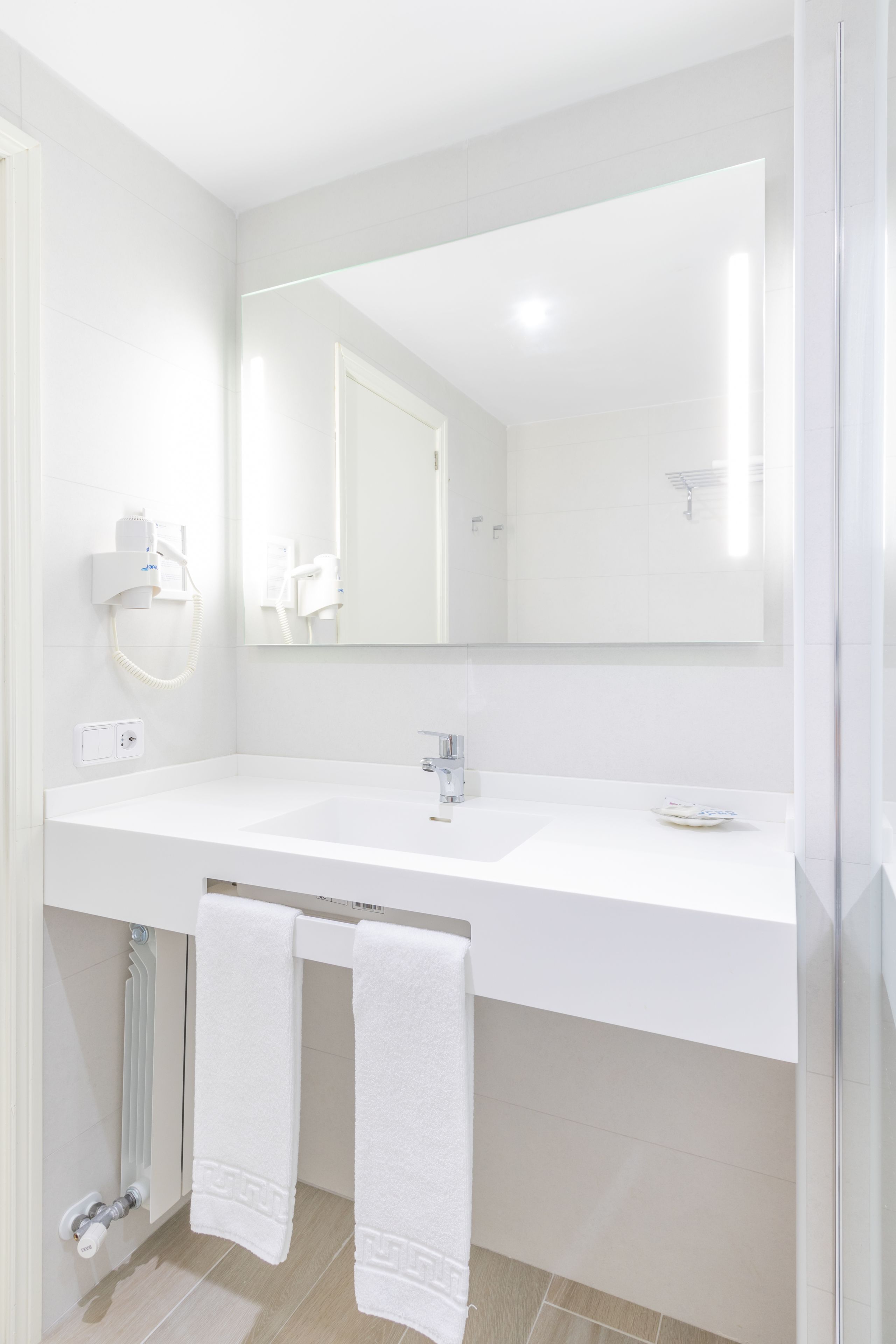 shower, hair dryer, towels, shampoo