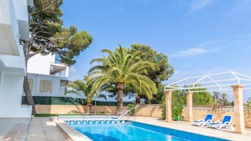 Seasonal outdoor pool, pool loungers