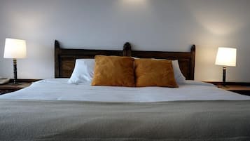 Junior Suite, 1 Queen Bed, Hot Tub | In-room safe, free WiFi