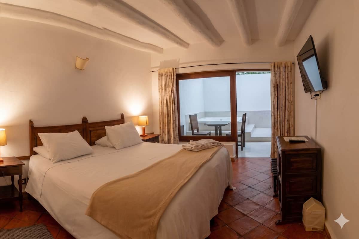 Suite, Hot Tub (Doble Con Jacuzzi.) | Egyptian cotton sheets, premium bedding, in-room safe, free WiFi