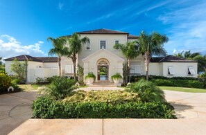 Fachada de la propiedad