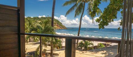 Executive kamer, uitzicht op oceaan | Een minibar, verduisterende gordijnen, gratis wifi, beddengoed