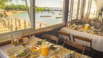 Café da manhã com buffet grátis todos os dias