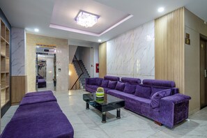 Lobby sitting area - Valencia Hotel (Da Nang)