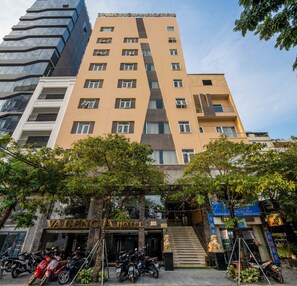Front of property - Valencia Hotel (Da Nang)
