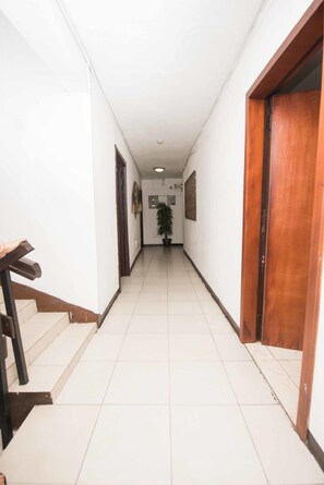 Hallway - Niagara Inn (Accra)