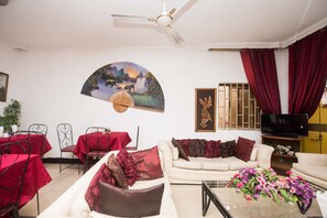 In-room dining - Niagara Inn (Accra)