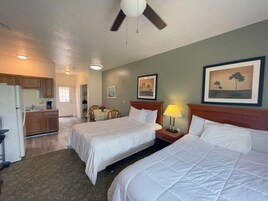 Escritorio, cunas, camas plegables/adicionales y ropa de cama 