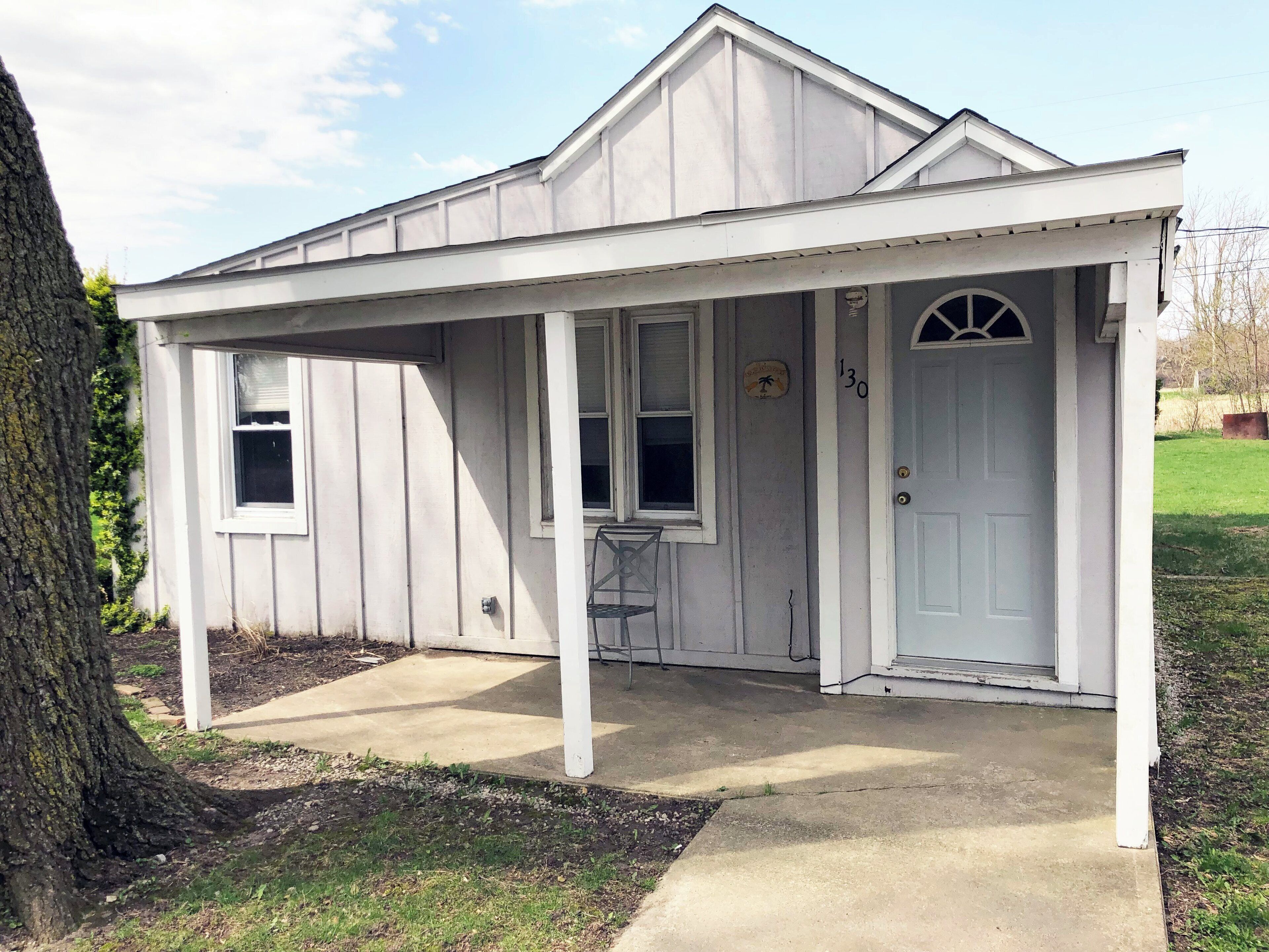 1 Bedroom Home | Desk, cribs/infant beds, rollaway beds, bed sheets