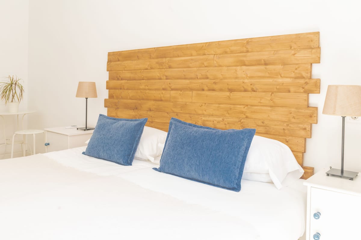 Double Room, Shared Bathroom | In-room safe, desk, iron/ironing board (on request)