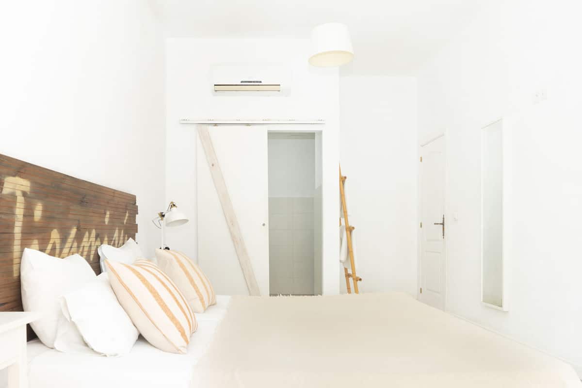 Double Room, Private Bathroom | In-room safe, desk, iron/ironing board (on request)