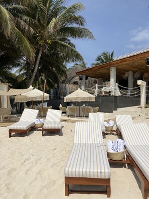 Quầy bar trên bãi biển