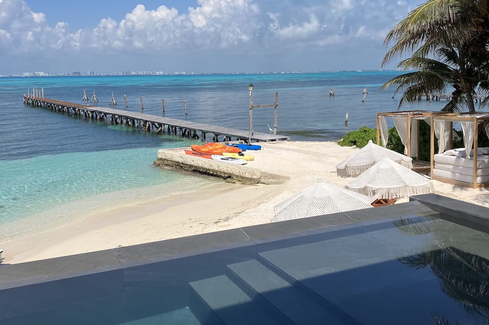 Maria's Kan Kin with Private Beach