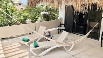 Suite romántica, vista a la playa | Terraza o patio