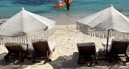Maria's Kan Kin with Private Beach