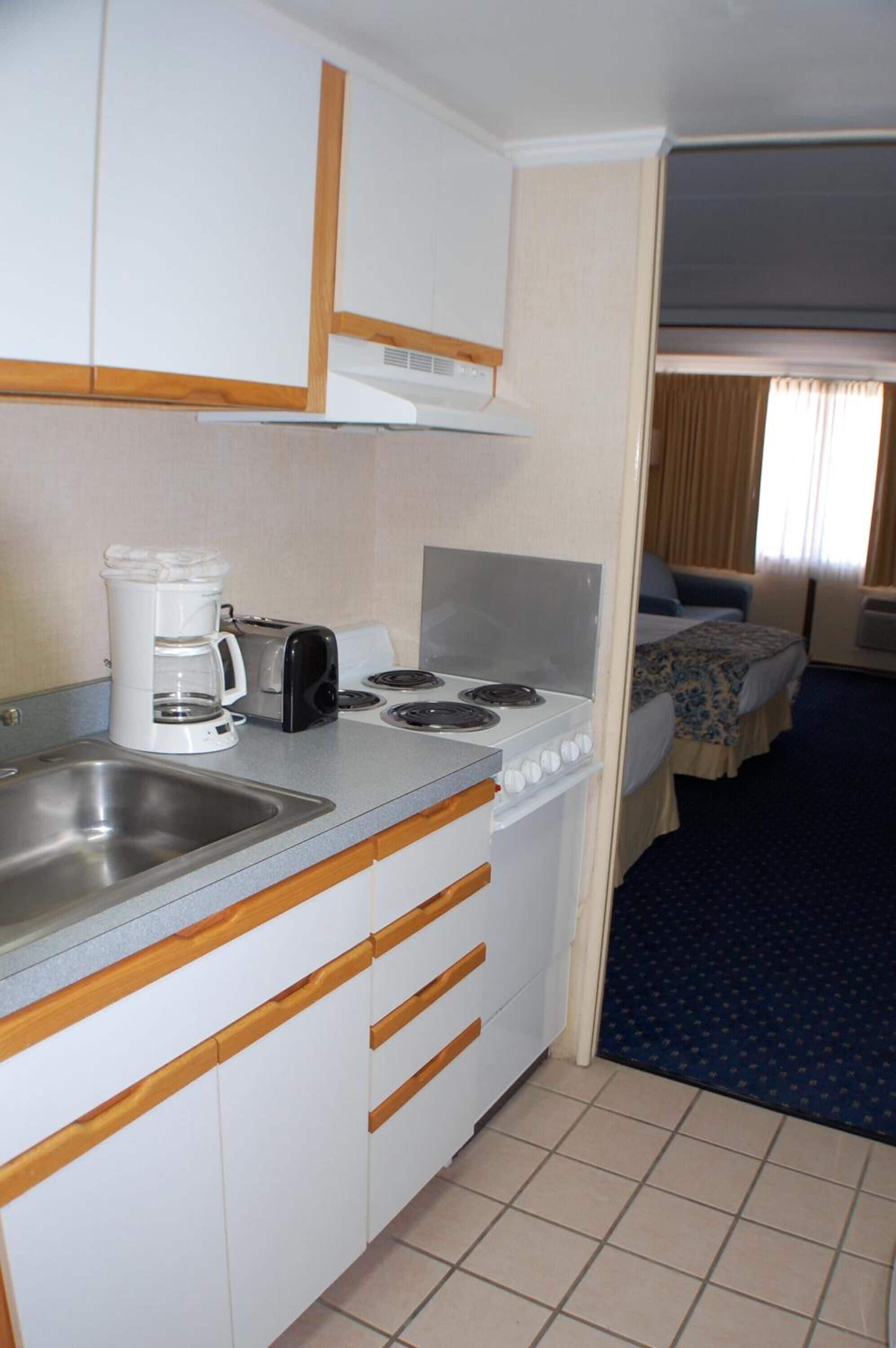 superior room, 2 double beds, kitchen | private kitchen | fridge, microwave, stovetop, coffee/tea maker
