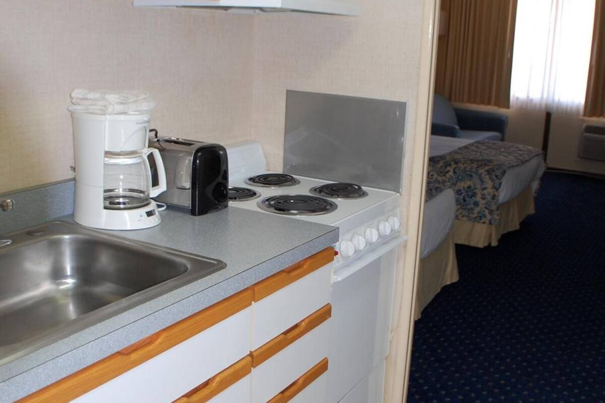 superior room, 2 double beds, kitchen | private kitchen | fridge, microwave, stovetop, coffee/tea maker