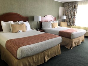 Desk, iron/ironing board, rollaway beds, free WiFi - Pier 4 Hotel (Somers Point)