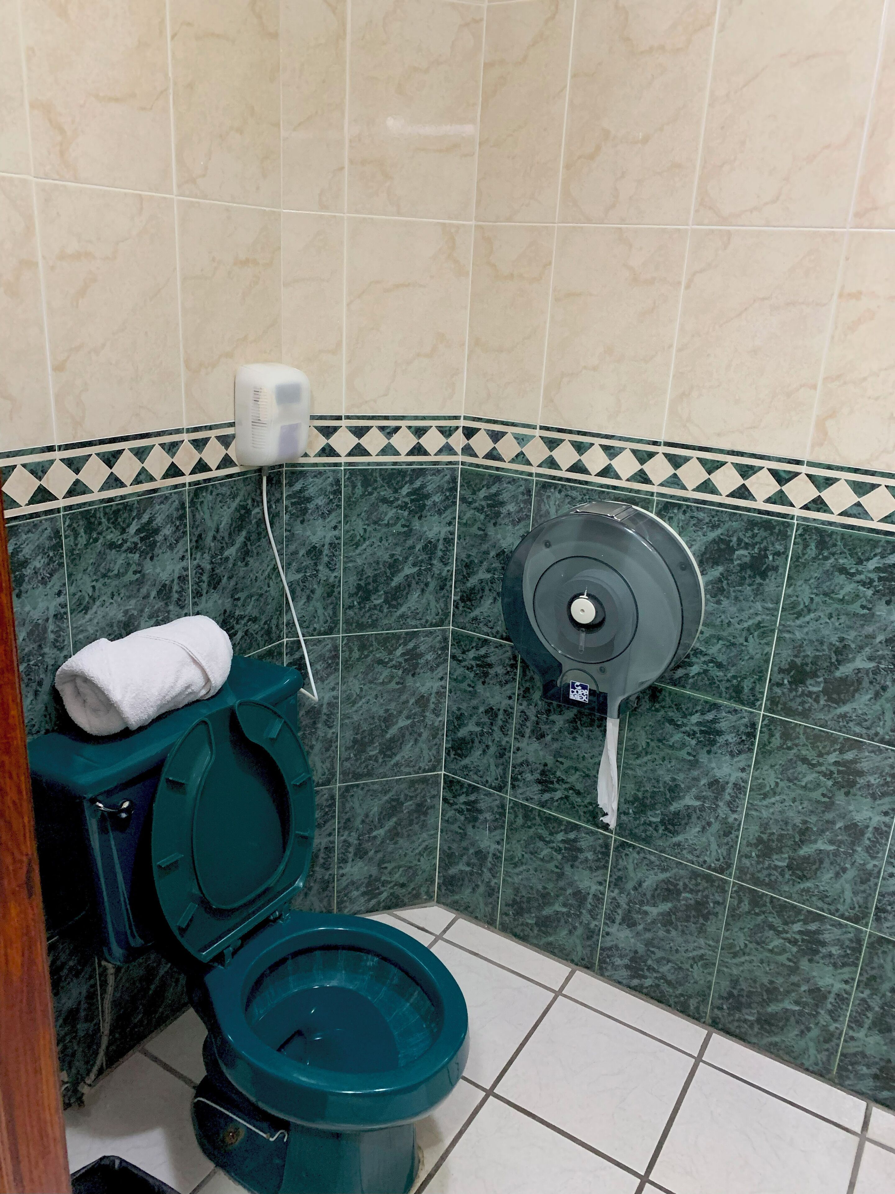 quadruple room | bathroom | shower, free toiletries, hair dryer, towels