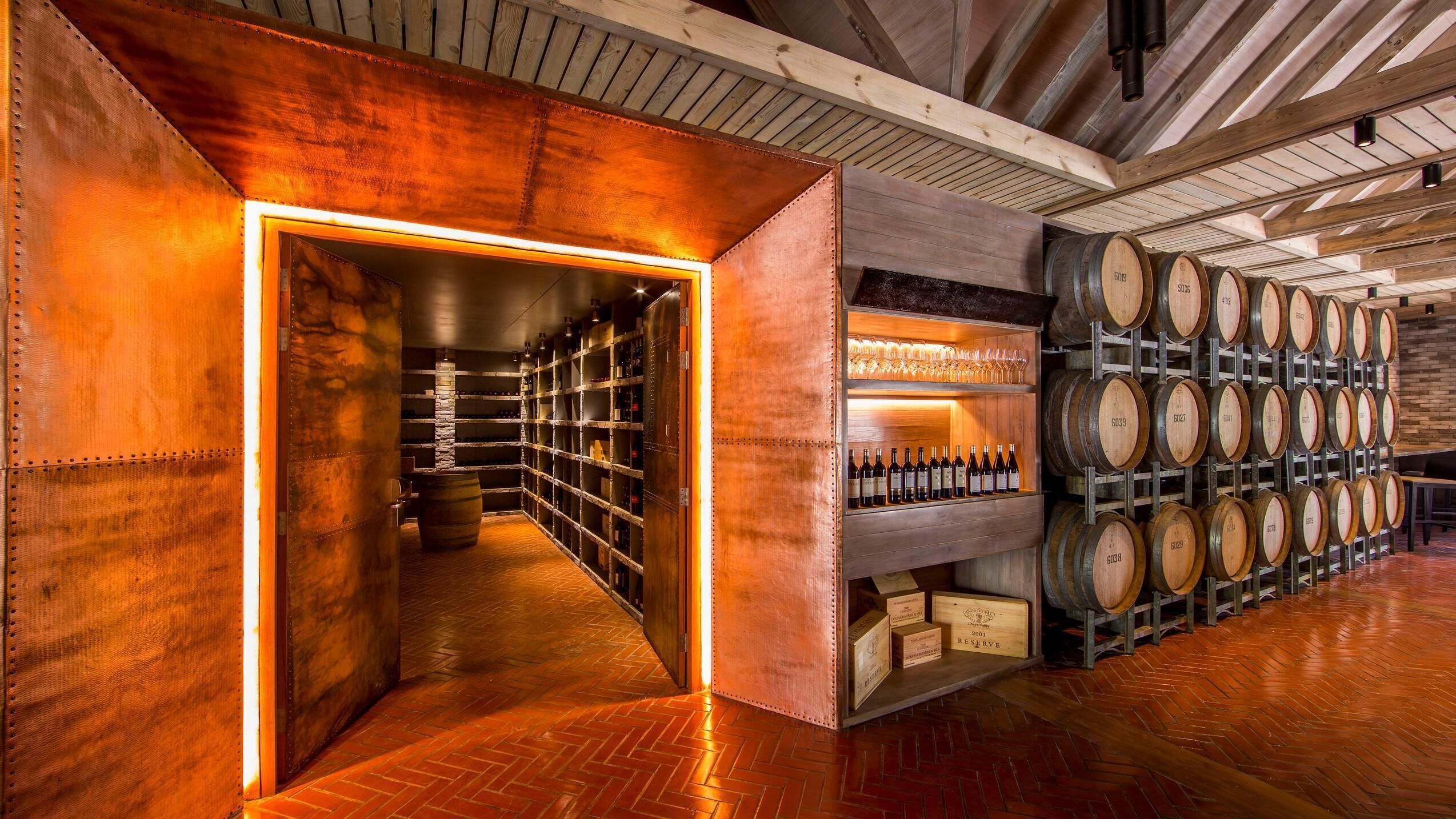 8 restaurants, breakfast, lunch, dinner served; japanese cuisine