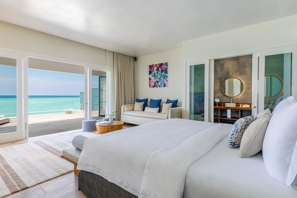 Ropa de cama de alta calidad, cubrecamas y minibar