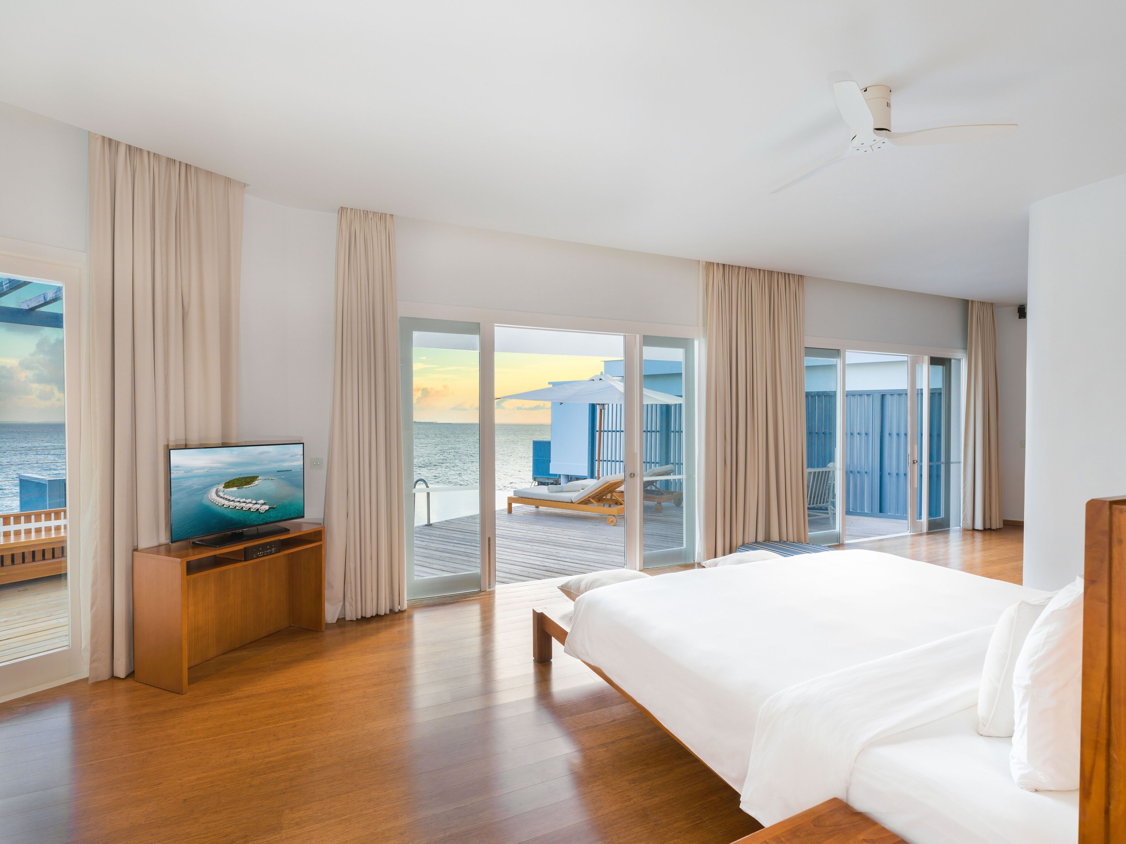 Premium bedding, down duvets, minibar, in-room safe