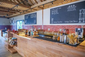 8 restaurants, serveren ontbijt, lunch, diner, Japanse gerechten