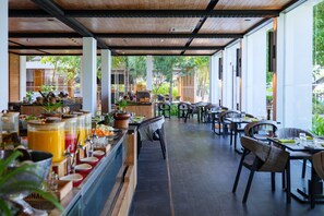 8 restaurants, breakfast and dinner served, Japanese cuisine